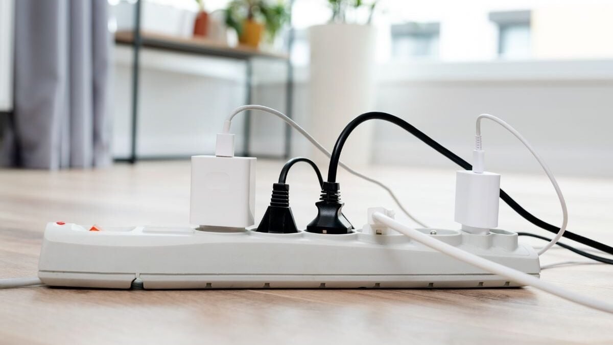 Akım korumalı priz ve elektronik cihaz bağlantıları