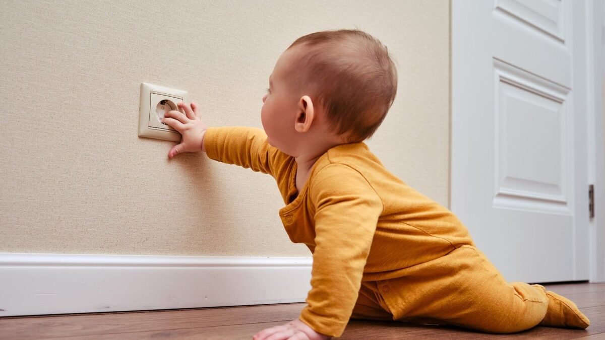 Çocuklu evlerde priz güvenliği ve çocuk korumalı elektrik prizi