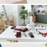 Elektrikçiye fotoğraf göndermek için elektrik panosu ve priz görüntüsü