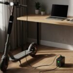 Elektrikli scooter şarj ederken evde priz ve batarya güvenliği