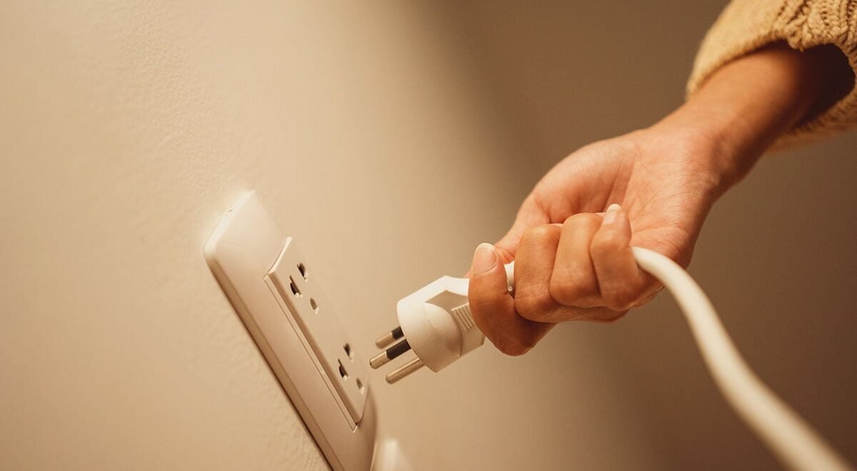 Isınan elektrik prizinin kontrolü
